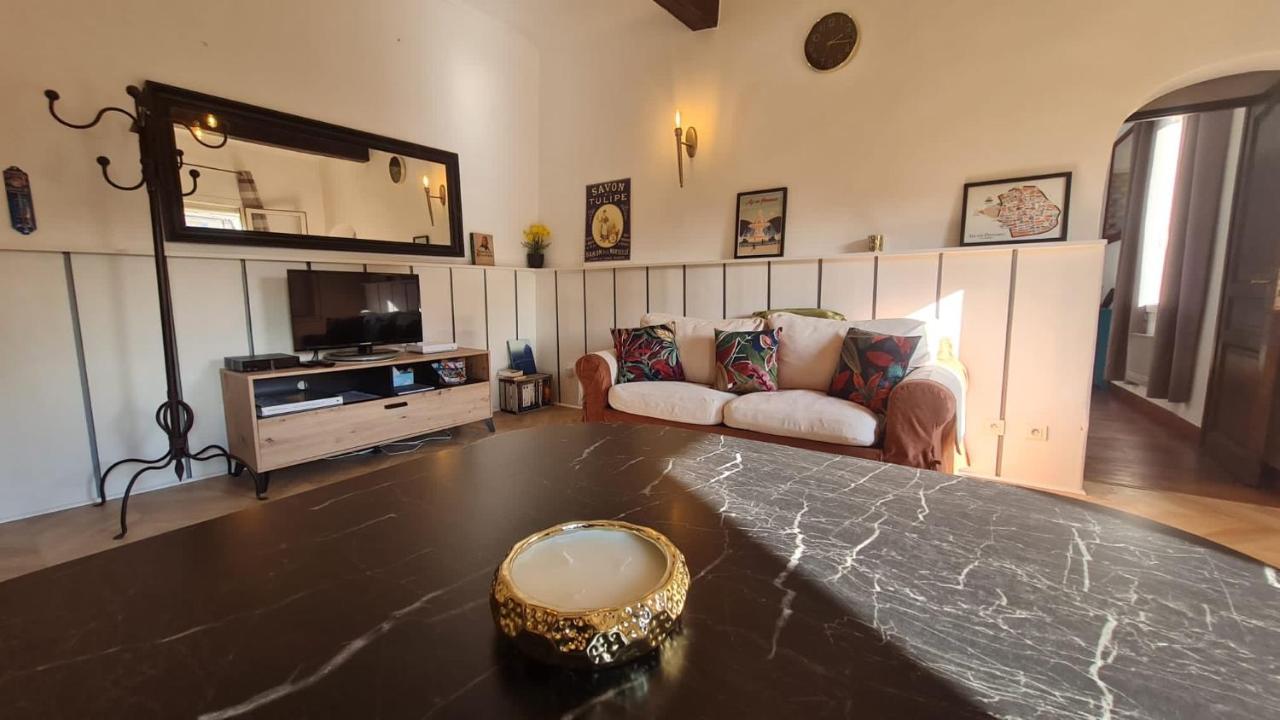 Sunny Apartment With Nice View In History City Center Aix-en-Provence Dış mekan fotoğraf
