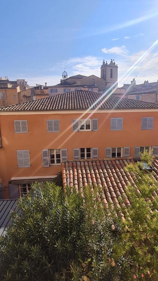 Sunny Apartment With Nice View In History City Center Aix-en-Provence Dış mekan fotoğraf